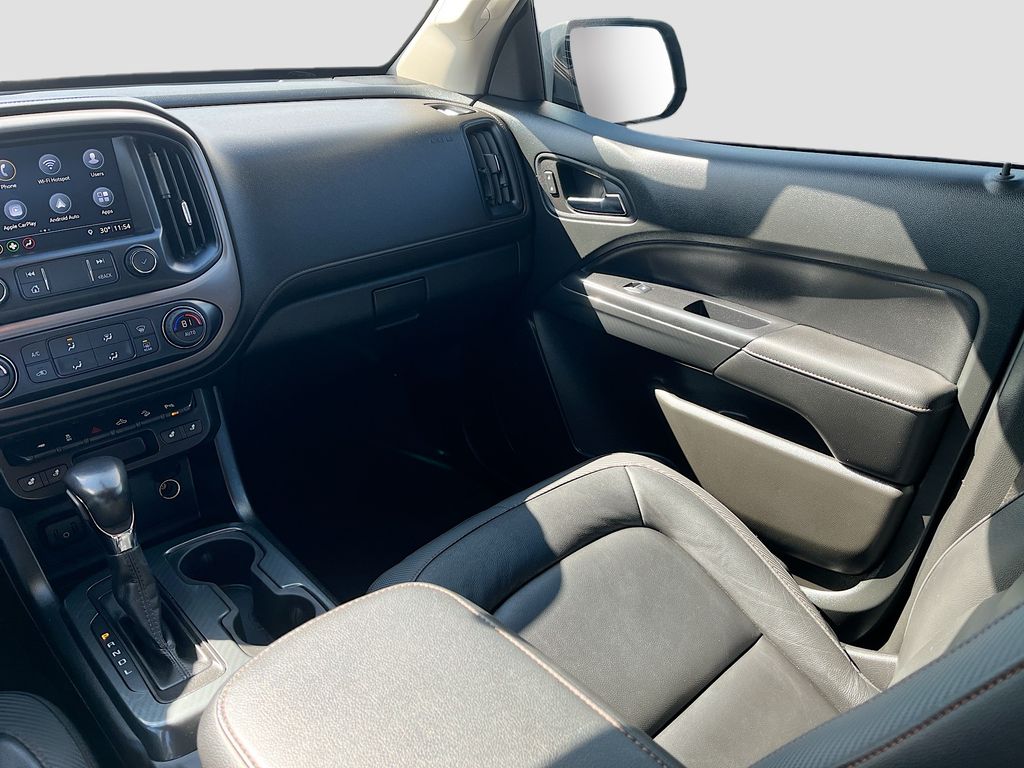 Used 2022 White GMC AT4 w/Leather image 22