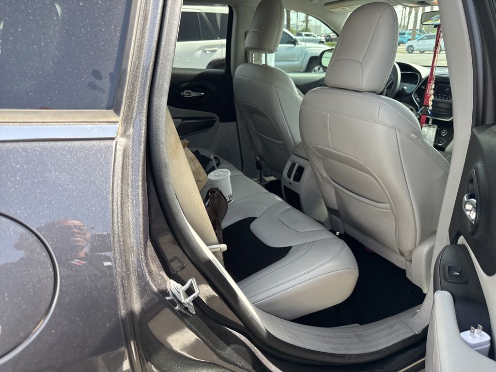Thumbnail: 2020 Jeep Cherokee - 9