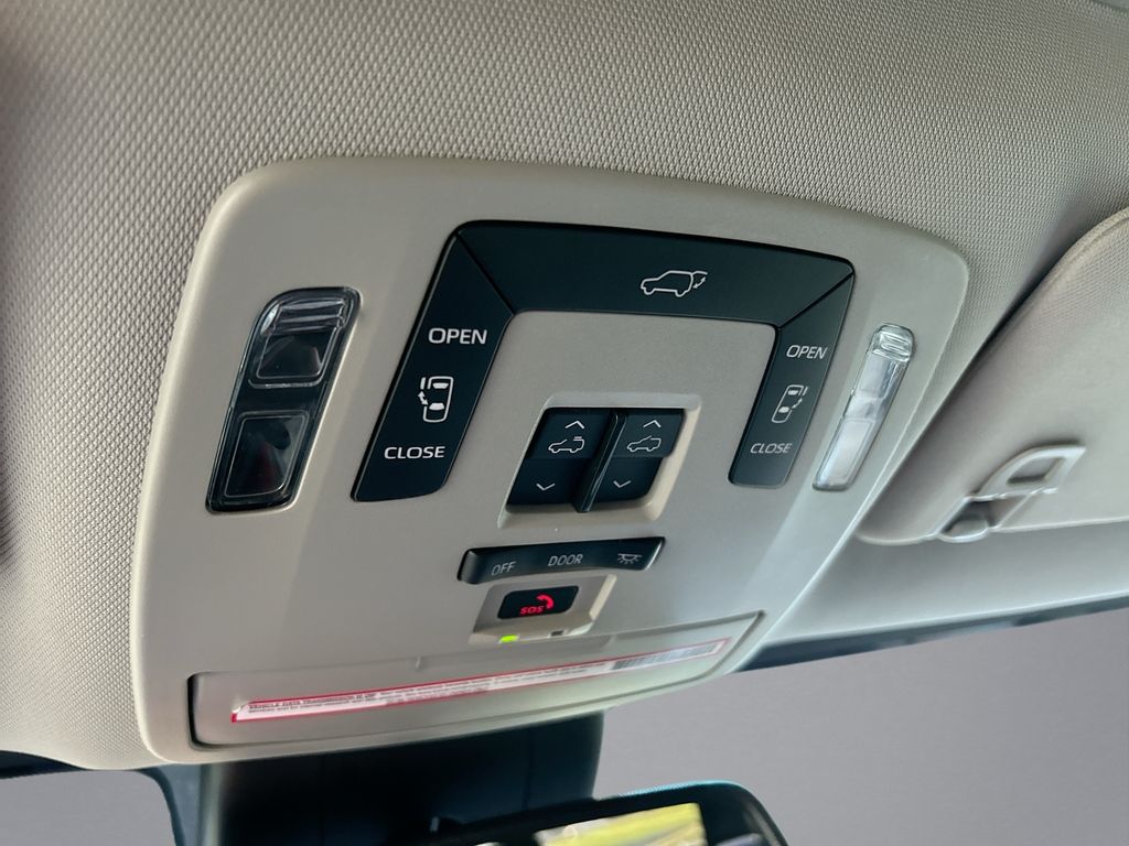 Thumbnail: 2025 Toyota Sienna - 28