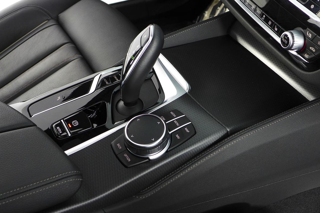 Thumbnail: 2023 BMW 5 Series - 15