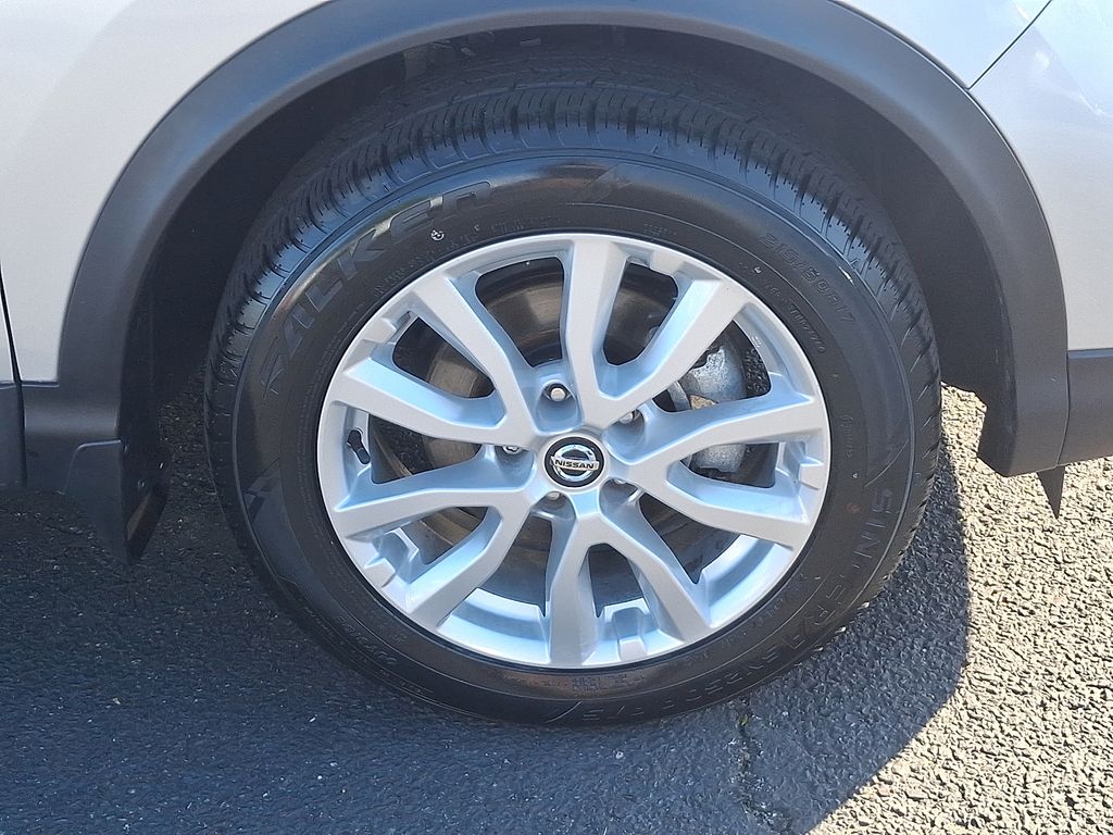 2022 Nissan Rogue Sport SV 8