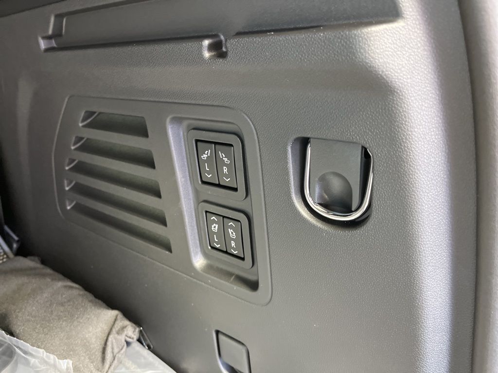 Thumbnail: 2026 Chevrolet Traverse - 27