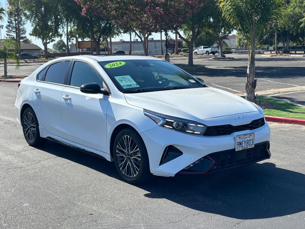 Thumbnail: 2024 Kia Forte - 3