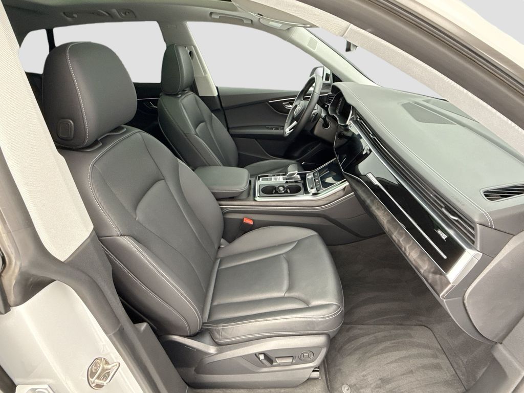 Thumbnail: 2023 Audi Q8 - 19