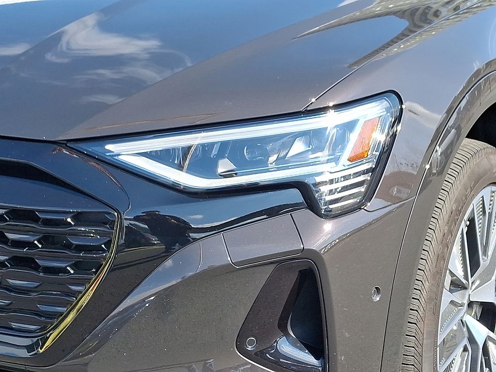 Thumbnail: 2024 Audi Q8 e-tron - 9