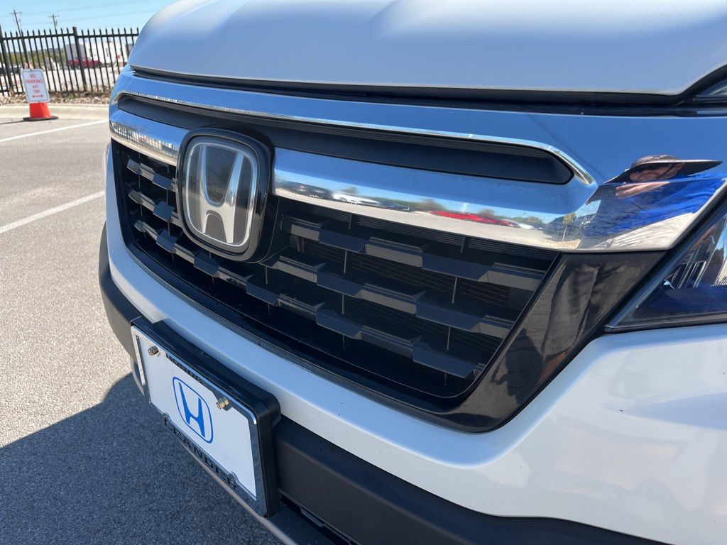 Thumbnail: 2019 Honda Ridgeline - 16
