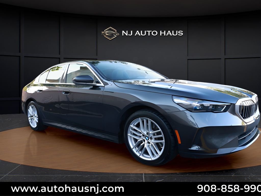 Oxide Gray Metallic 2025 BMW 5 Series Sedan Rear-Wheel Drive 8-Speed Automatic