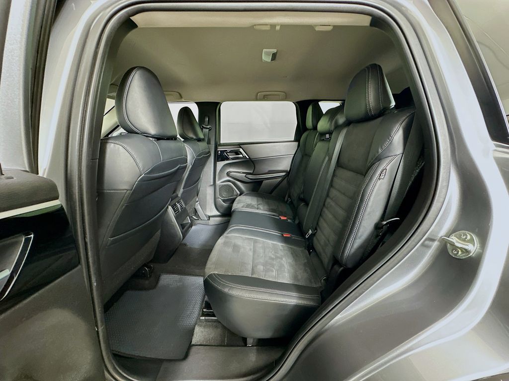 Thumbnail: 2022 Mitsubishi Outlander - 25