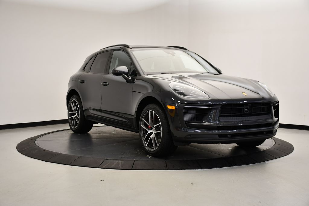 Thumbnail: 2026 Porsche Macan - 9