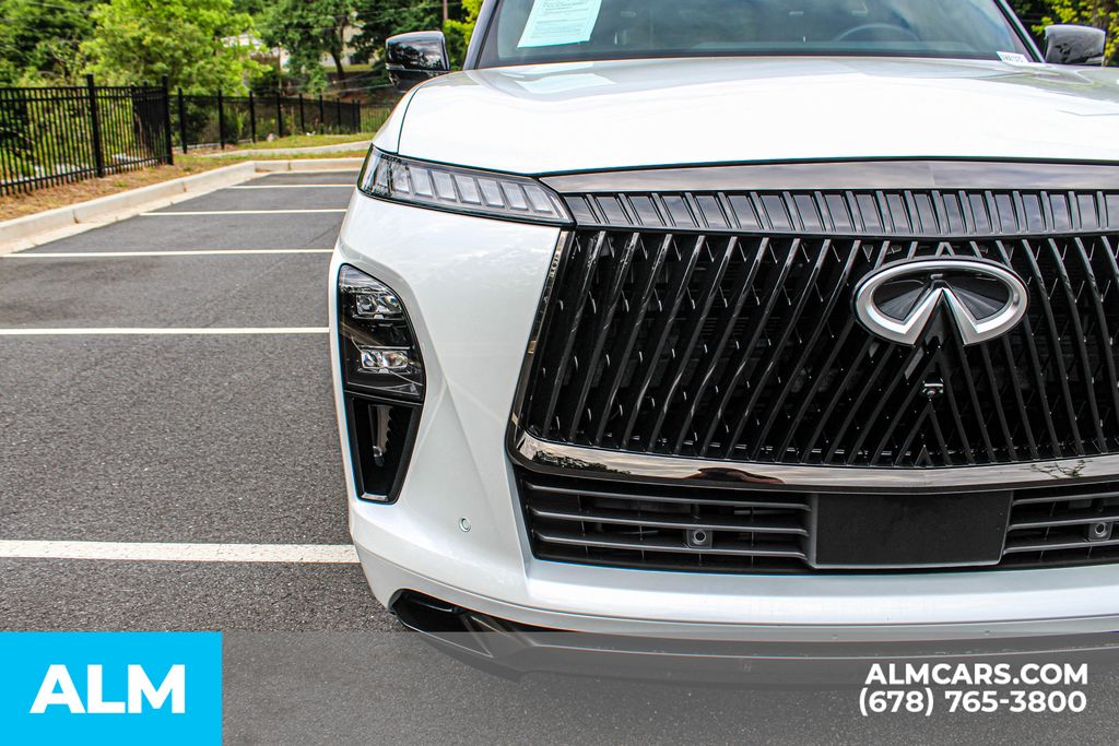 Used 2025 Black INFINITI AUTOGRAPH image 12