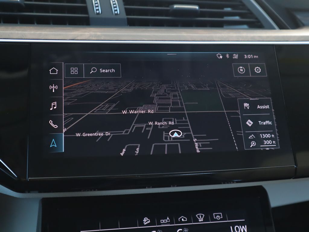 Thumbnail: 2019 Audi e-tron - 16