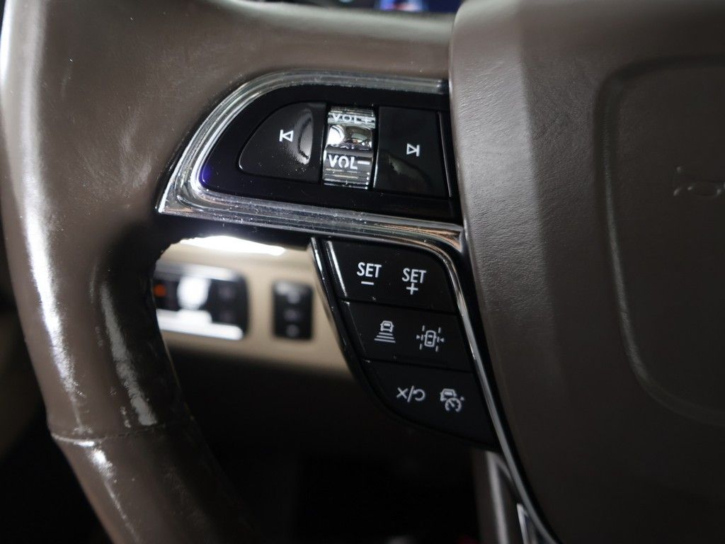 Used 2022 White Lincoln Reserve image 52