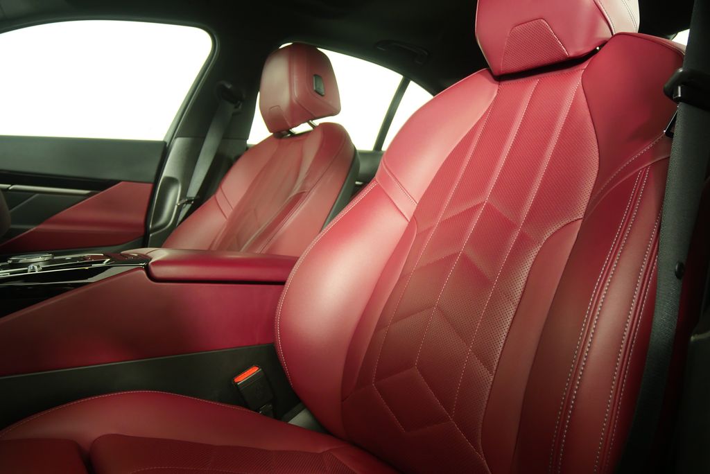 Thumbnail: 2025 BMW 5 Series - 11