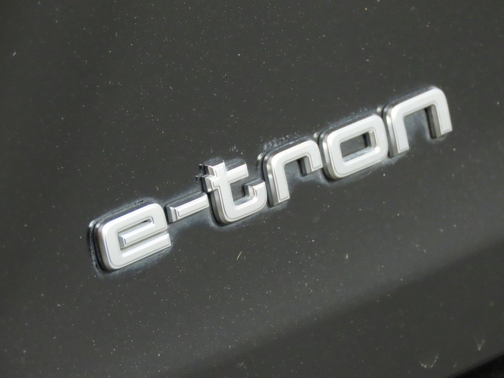 Thumbnail: 2023 Audi e-tron GT - 9