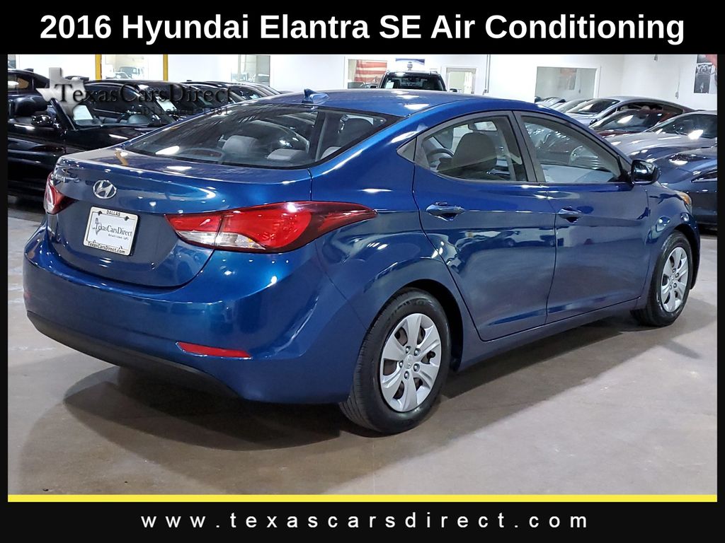 2016 Hyundai Elantra SE 10