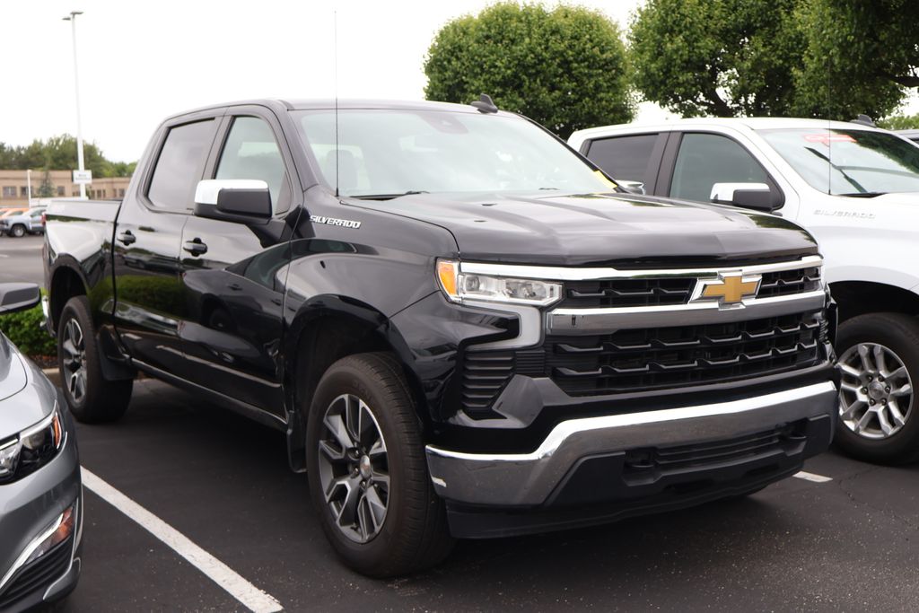 2022 Chevrolet Silverado 1500 LT 3