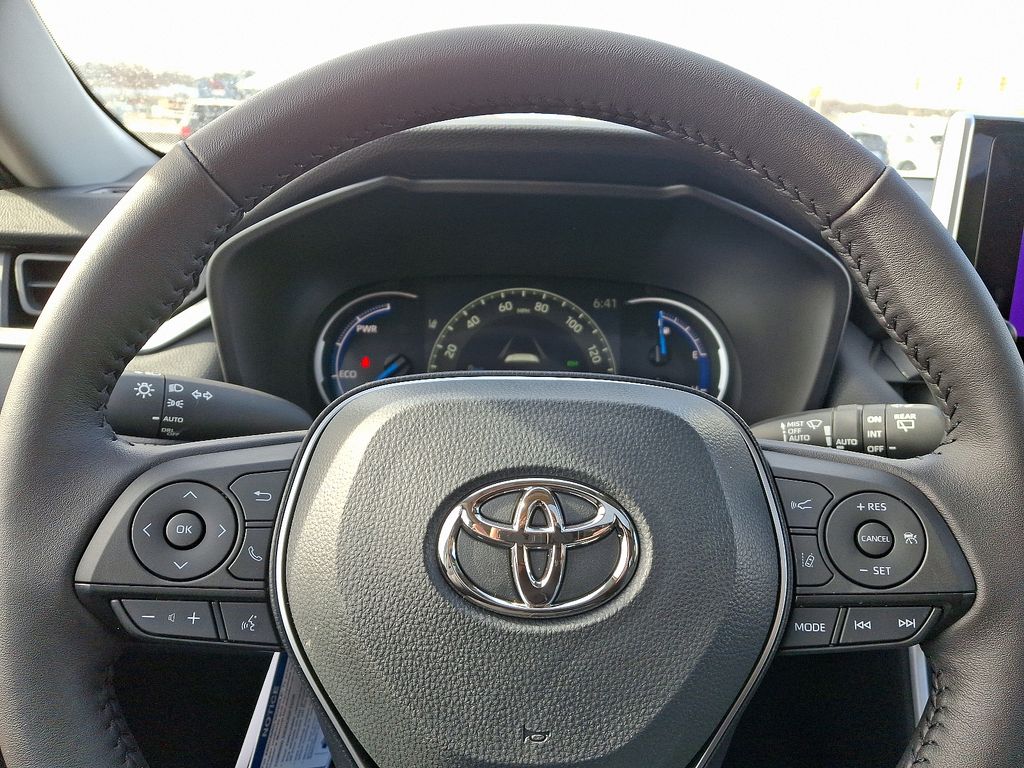 2025 Toyota RAV4 XLE 7