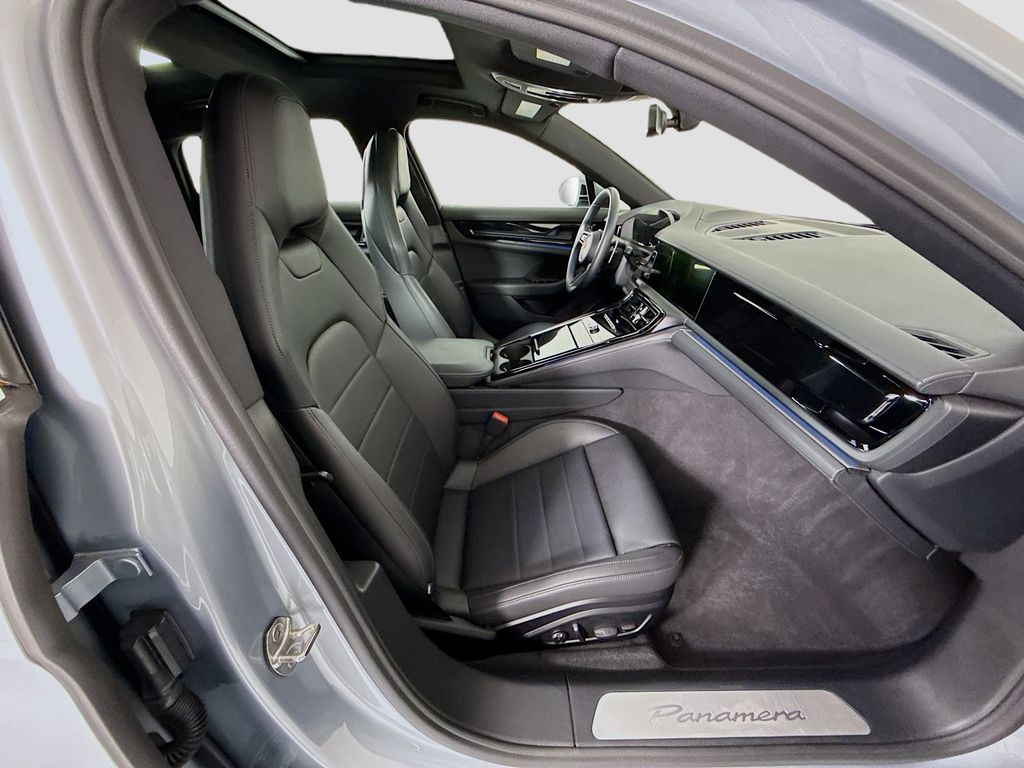 Thumbnail: 2025 Porsche Panamera - 21
