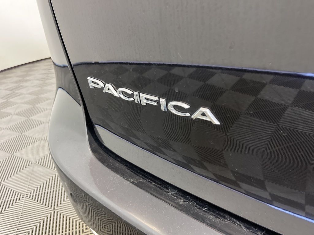 Thumbnail: 2024 Chrysler Pacifica - 3