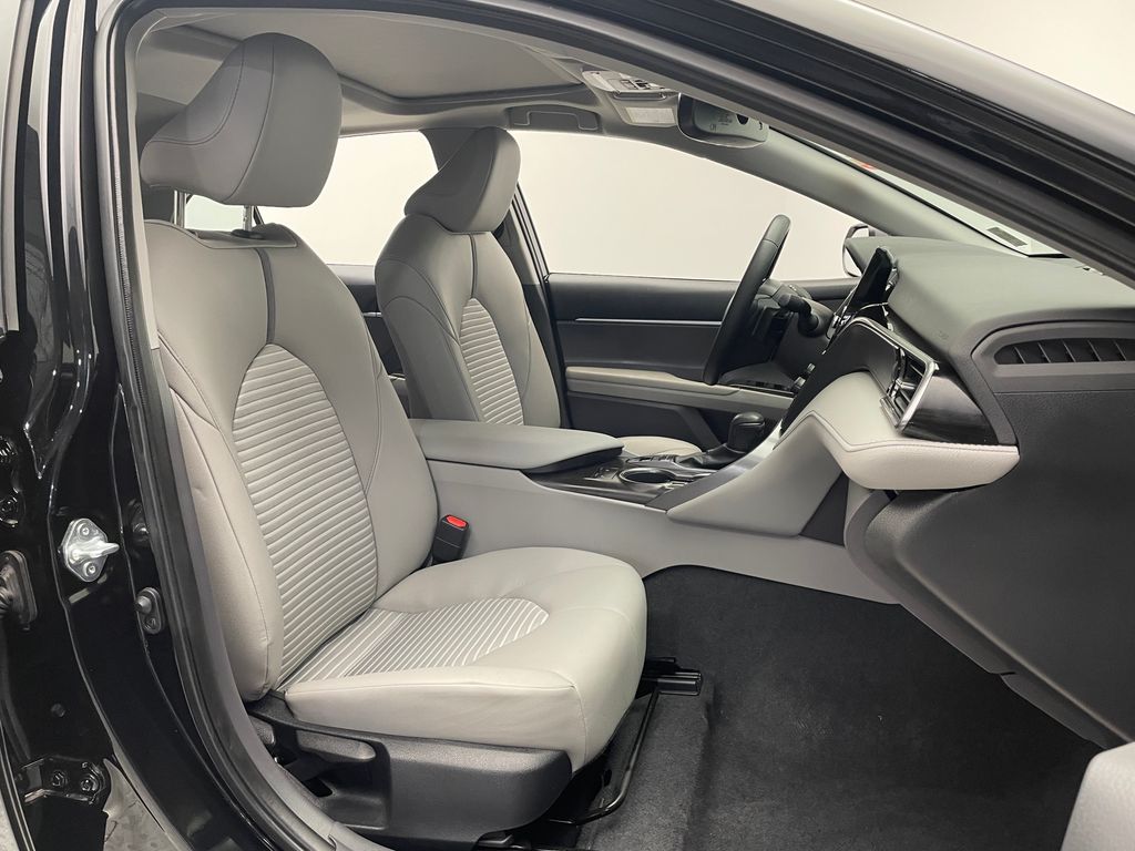 2023 Toyota Camry SE 18
