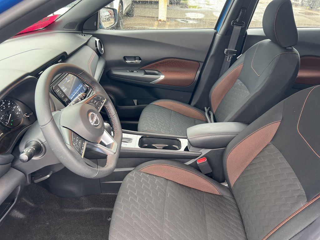 2024 Nissan Kicks SR photo
