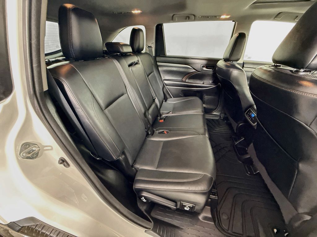 Thumbnail: 2018 Toyota Highlander - 28