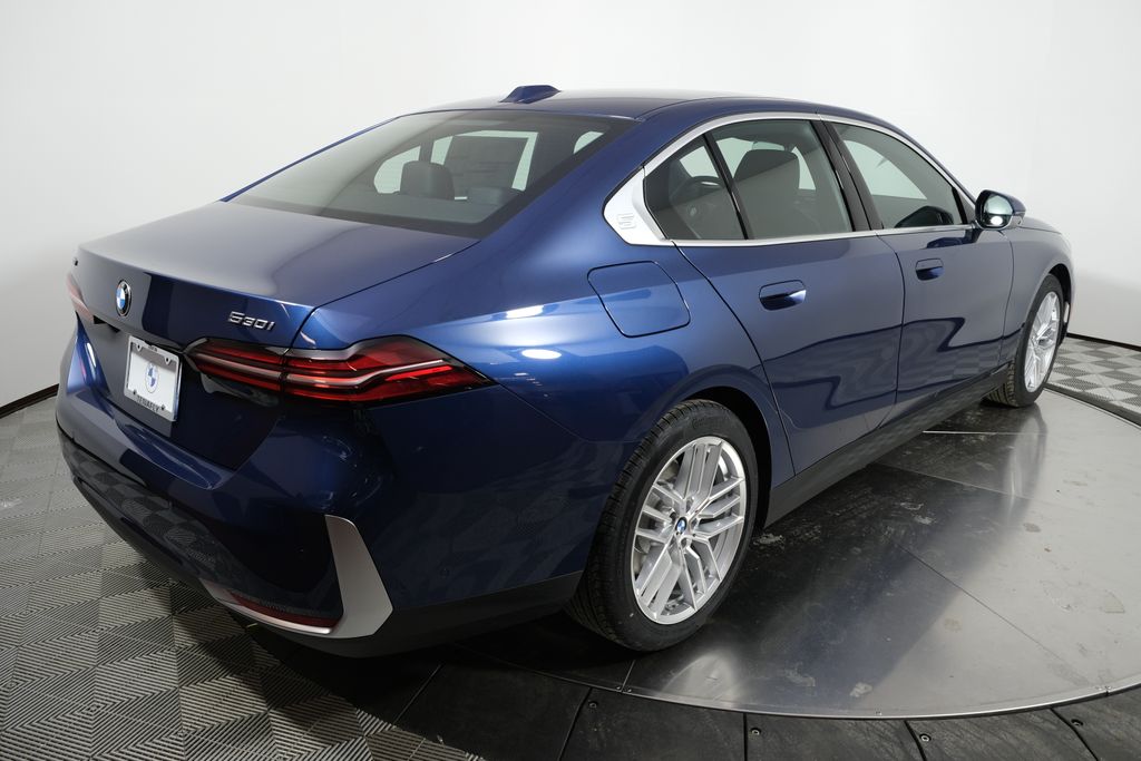 Thumbnail: 2025 BMW 5 Series - 5