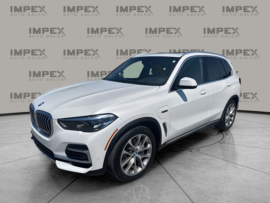 2022 BMW X5 xDrive45e's photo