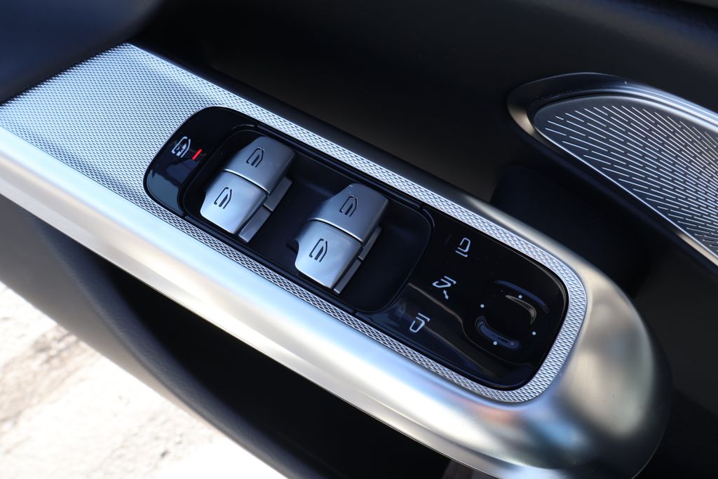 Thumbnail: 2025 Mercedes-Benz E-Class - 18
