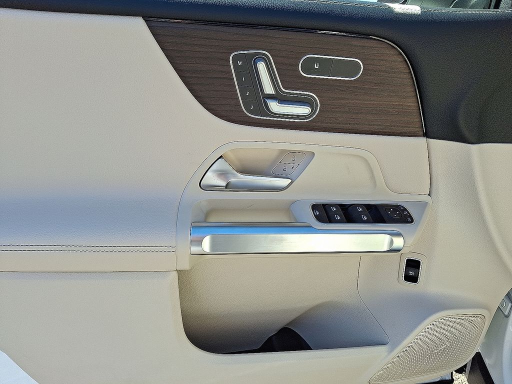 Thumbnail: 2026 Mercedes-Benz GLB - 9