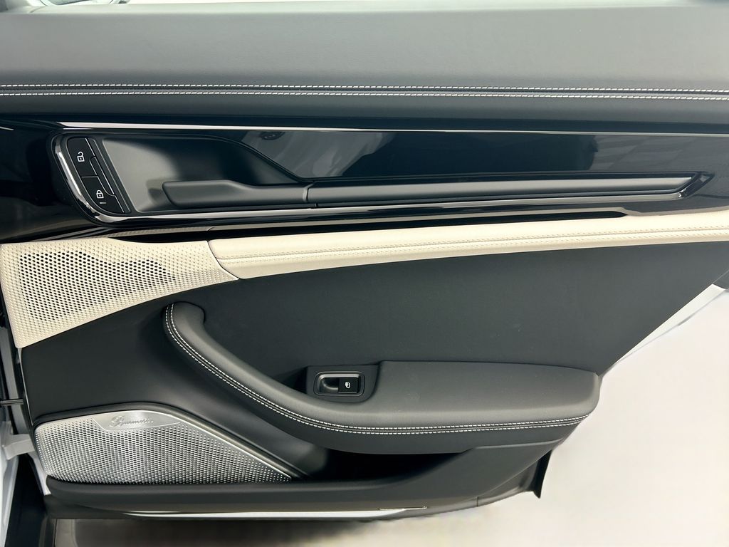 Thumbnail: 2026 Porsche Panamera - 28