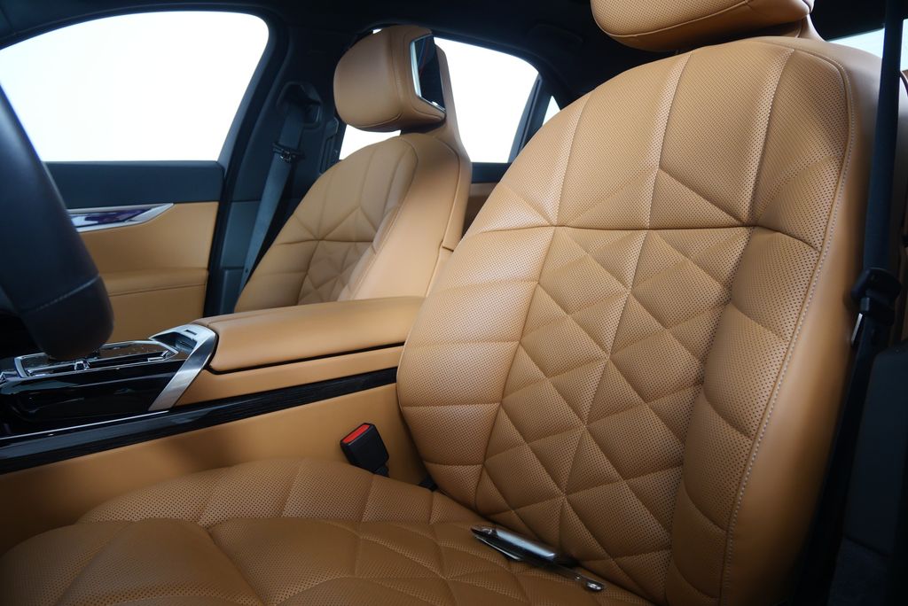 Thumbnail: 2024 BMW 7 Series - 11