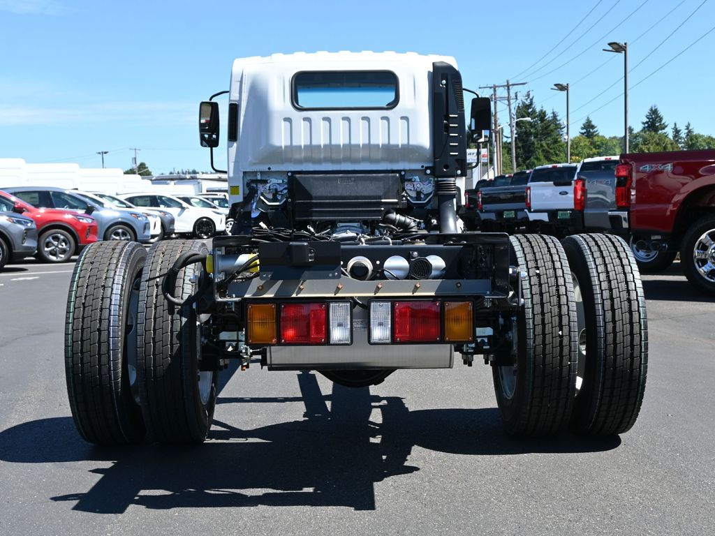 2025 Isuzu NRR 
