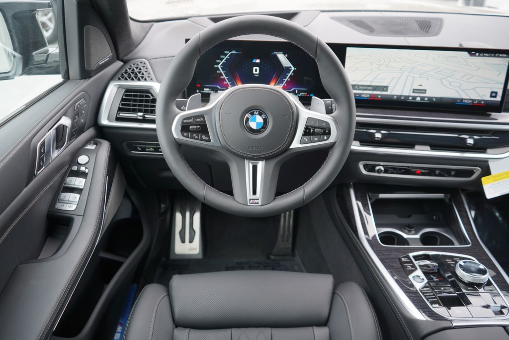 2025 BMW X7 M60i 15