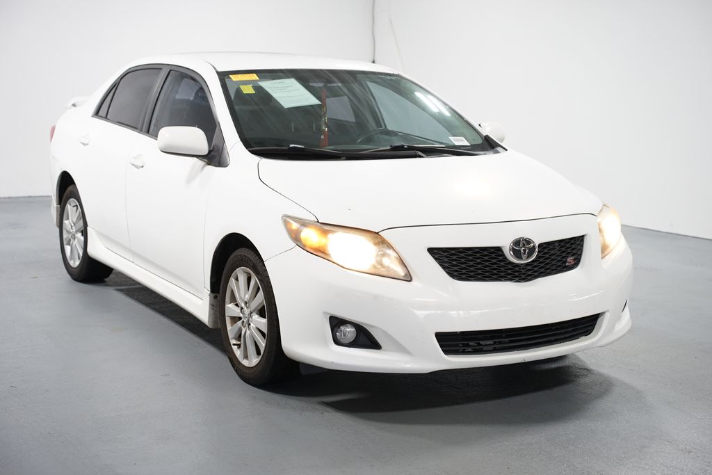 Thumbnail: 2010 Toyota Corolla - 3