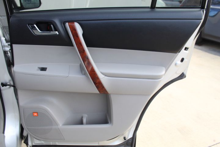 Used Car 2012 Toyota Highlander  Limited For Sale Under $10,000 In Georgetown, Texas