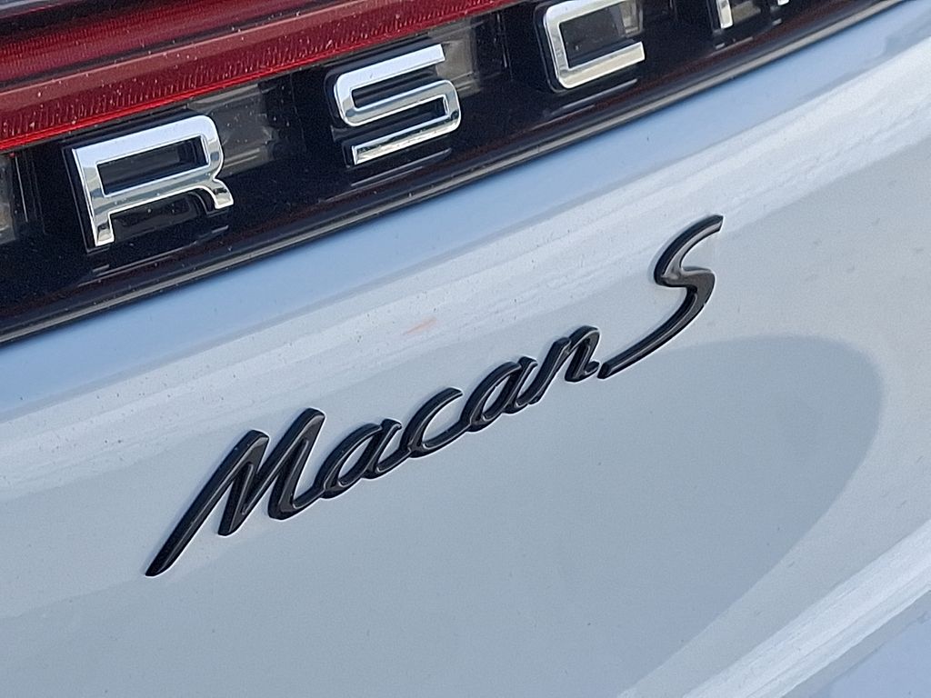 Thumbnail: 2026 Porsche Macan - 27