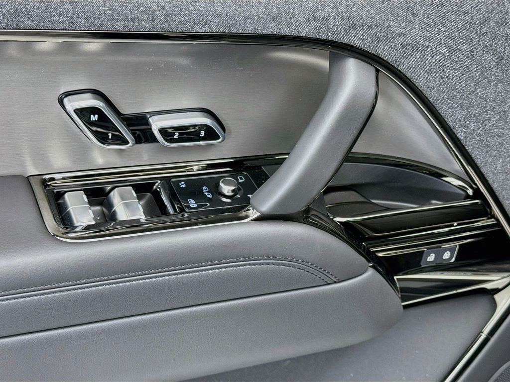 Thumbnail: 2026 Land Rover Range Rover Sport - 23