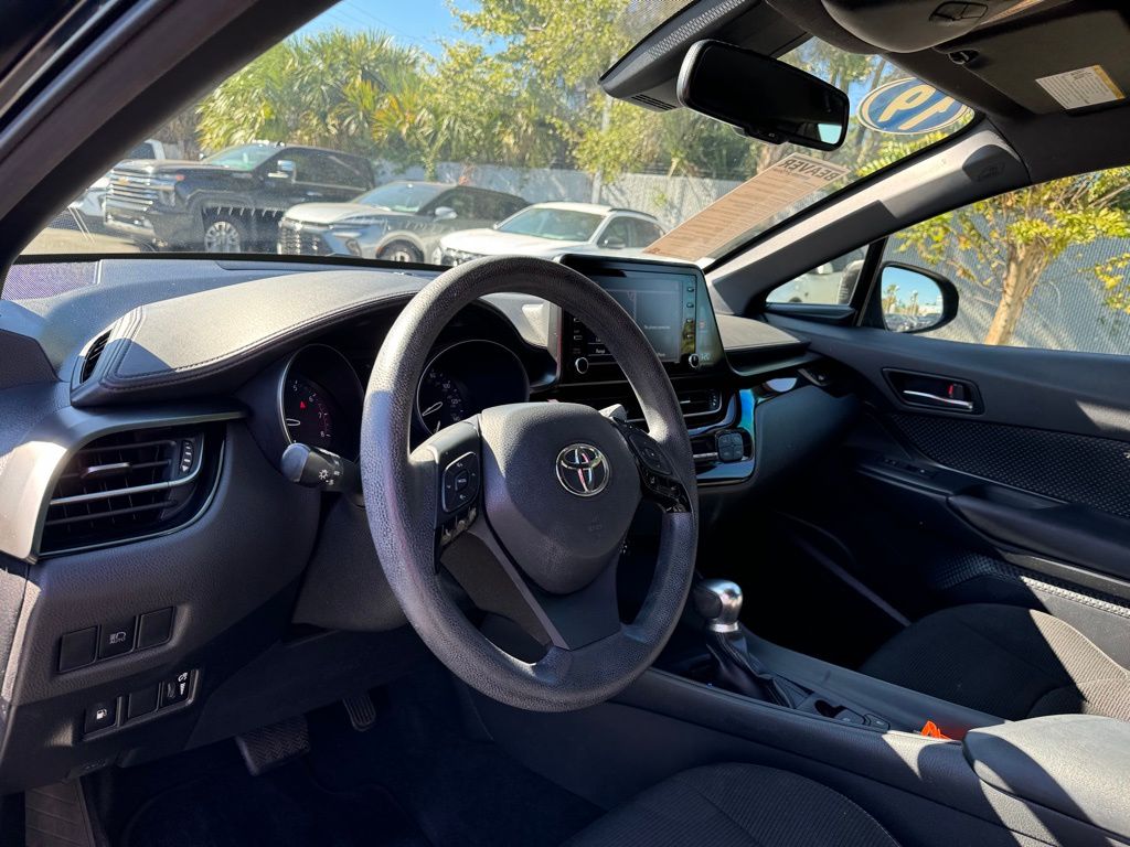 2019 Toyota C-HR LE 32