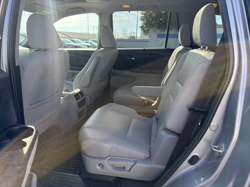 Thumbnail: 2019 Honda Pilot - 19