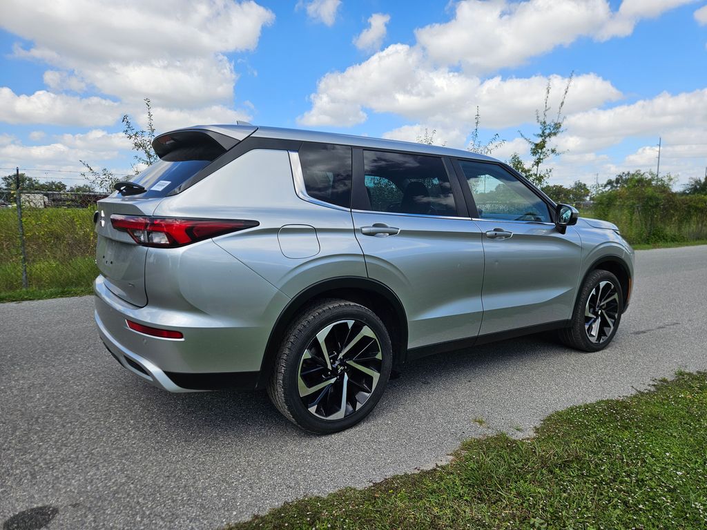 Thumbnail: 2023 Mitsubishi Outlander - 5