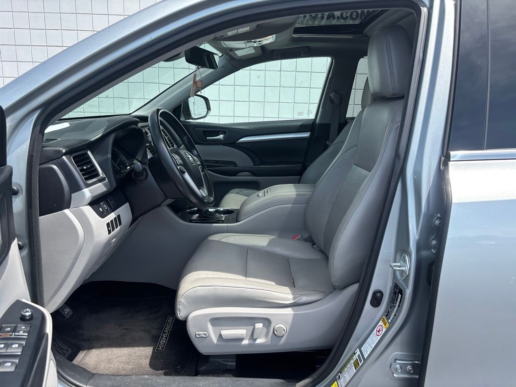 Used 2017 Toyota Highlander SUV