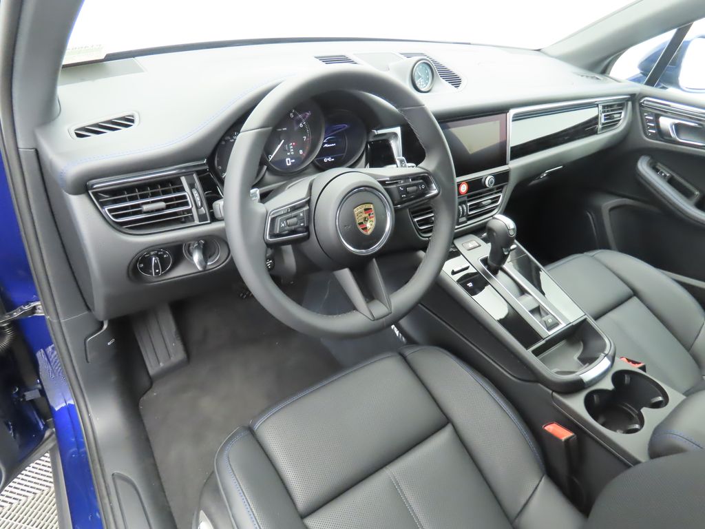 Thumbnail: 2025 Porsche Macan - 4