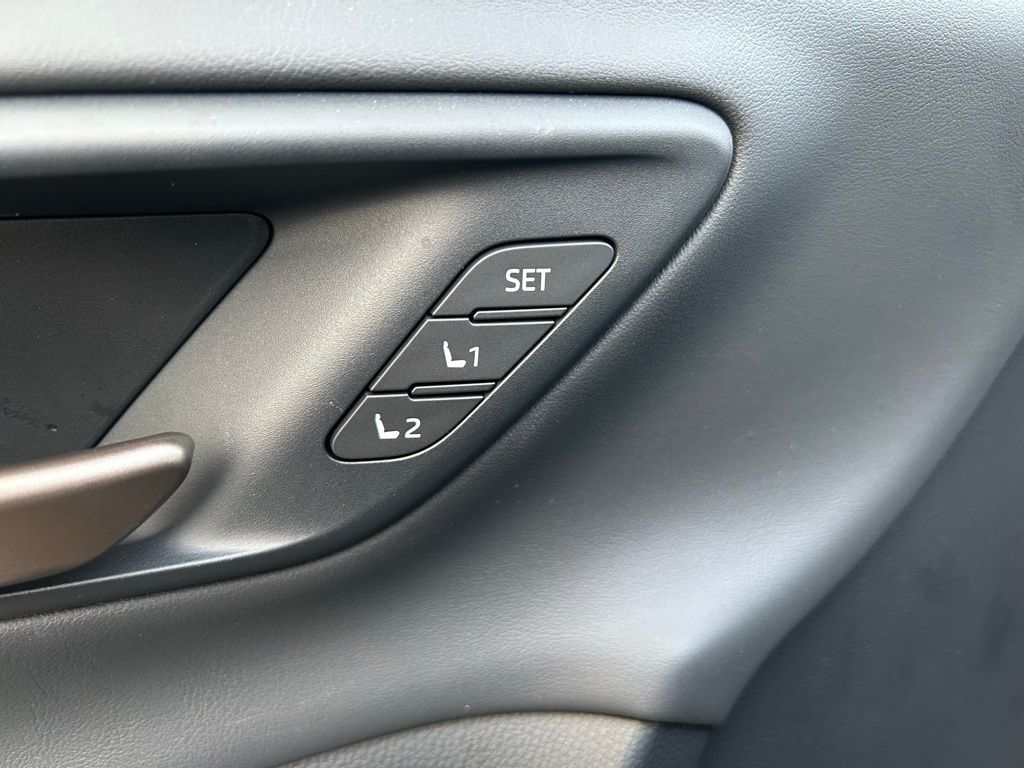 Thumbnail: 2025 Toyota Crown Signia - 18