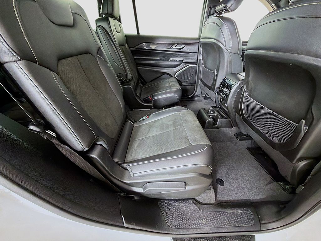 Used 2021 White Jeep Altitude image 27