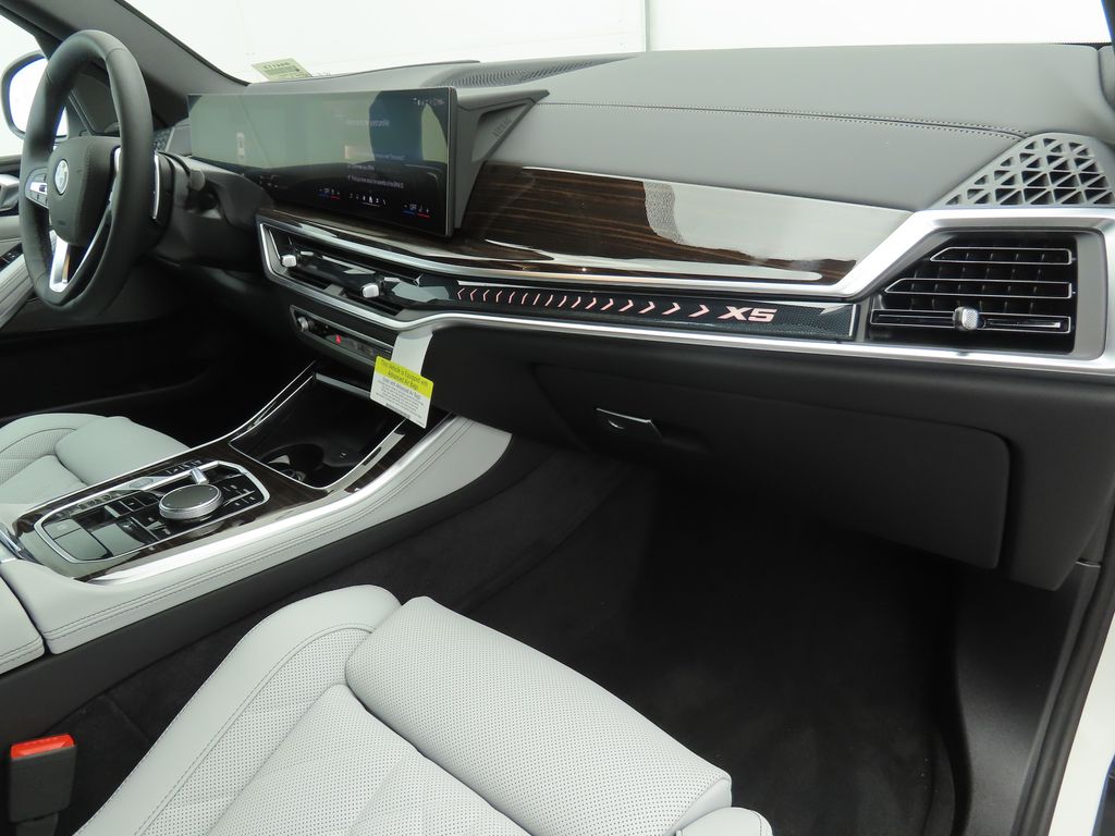 Thumbnail: 2026 BMW X5 - 17