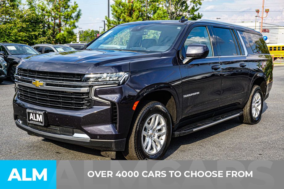 2024 Chevrolet Suburban LT photo 2