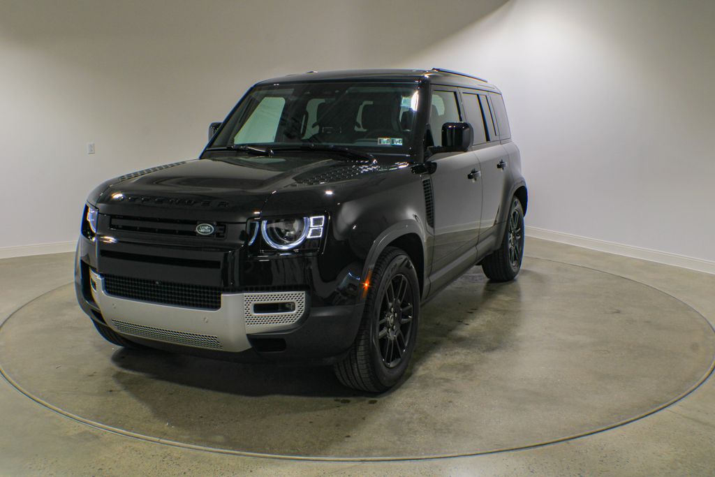2025 Land Rover Defender 110 S P400's photo