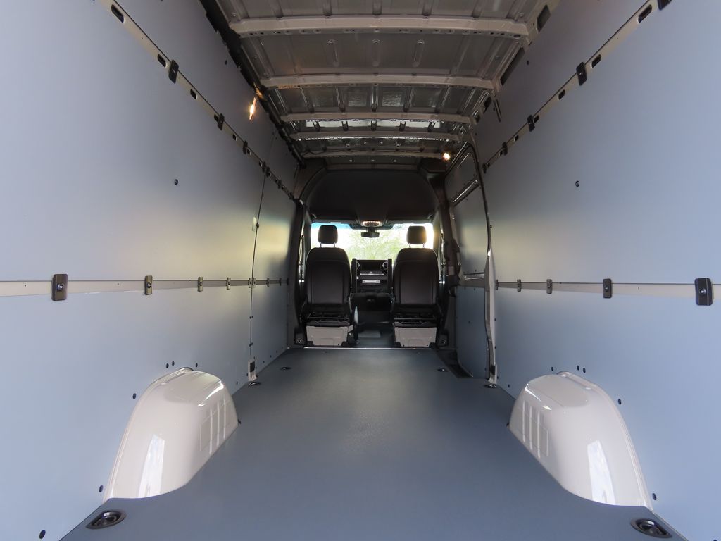 Thumbnail: 2025 Mercedes-Benz Sprinter - 31