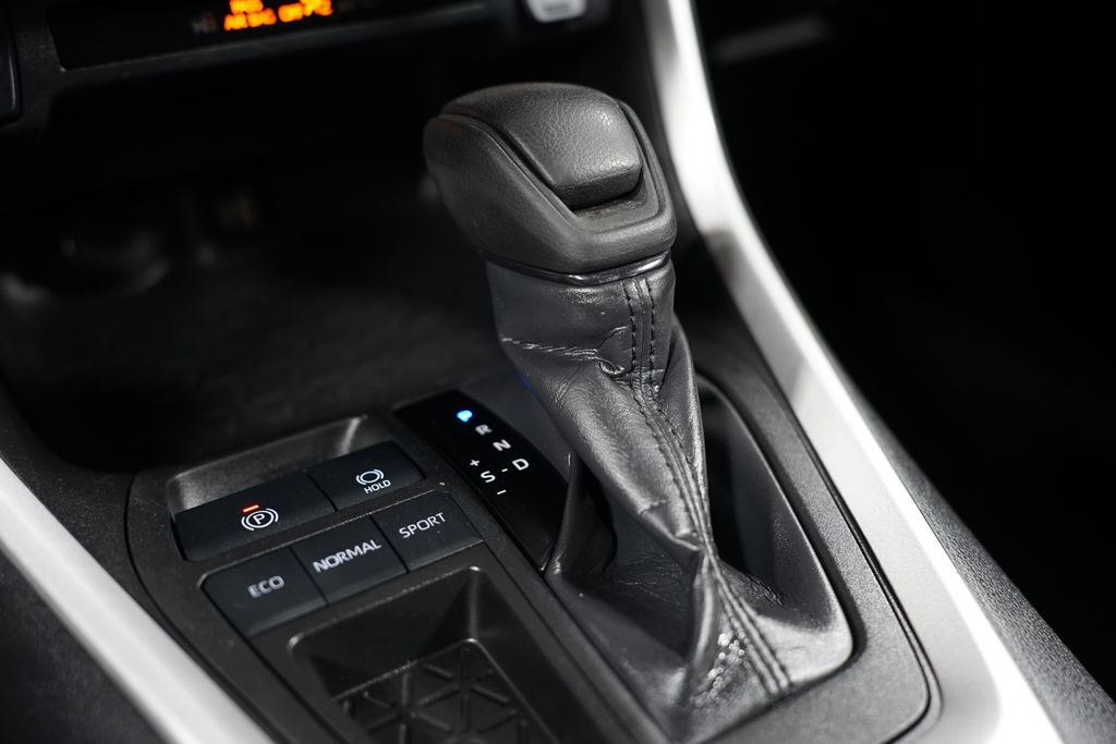 2024 Toyota RAV4 XLE 21